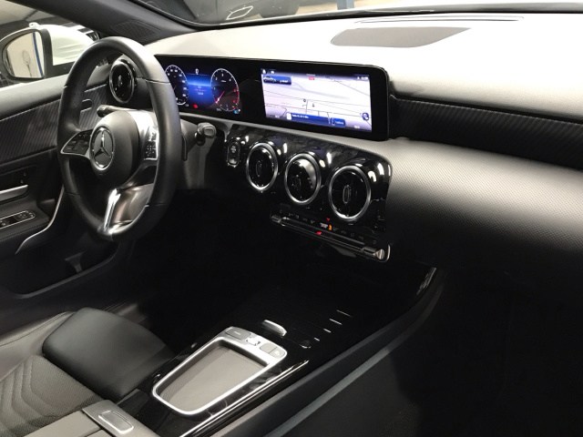 MERCEDES-BENZ Clase A  200 d Sedán en Adarsa Norte - Foto 10