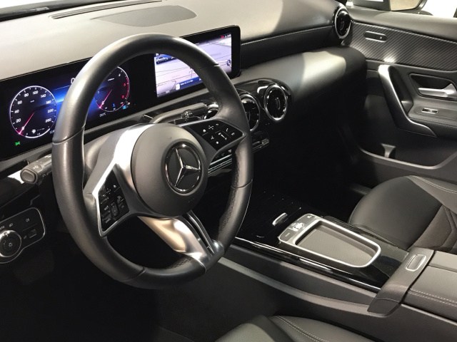 MERCEDES-BENZ Clase A  200 d Sedán en Adarsa Norte - Foto 6