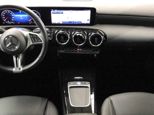 MERCEDES-BENZ Clase A  200 d Sedán en Adarsa Norte - Foto 8